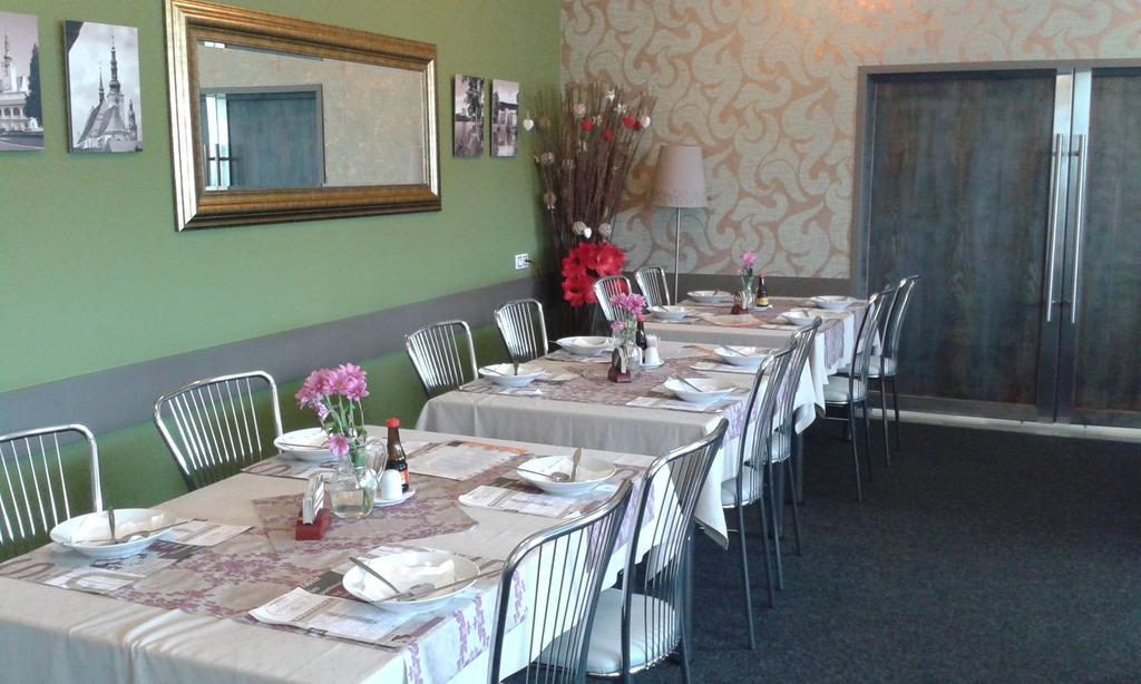 Hotel Gol Prostejov Luaran gambar